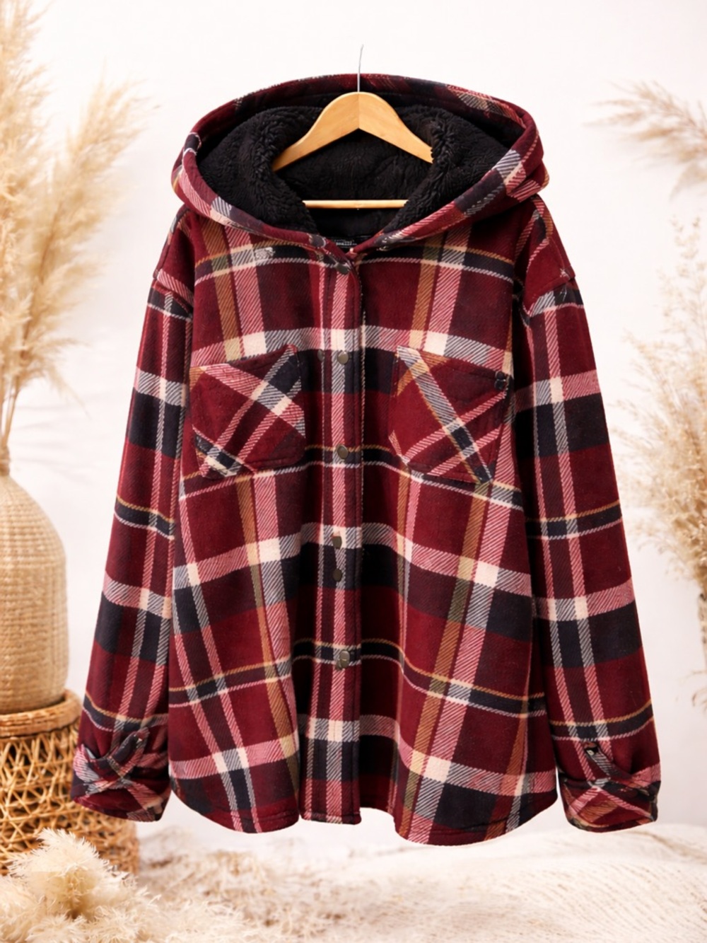 Realtree  Woman’s Hooded Flannel Shacket Burgundy Plaid L Outdoor Hunting